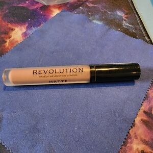 Revolution Matte Liquid Lipstick - Soft Nude Beige.. Mat
